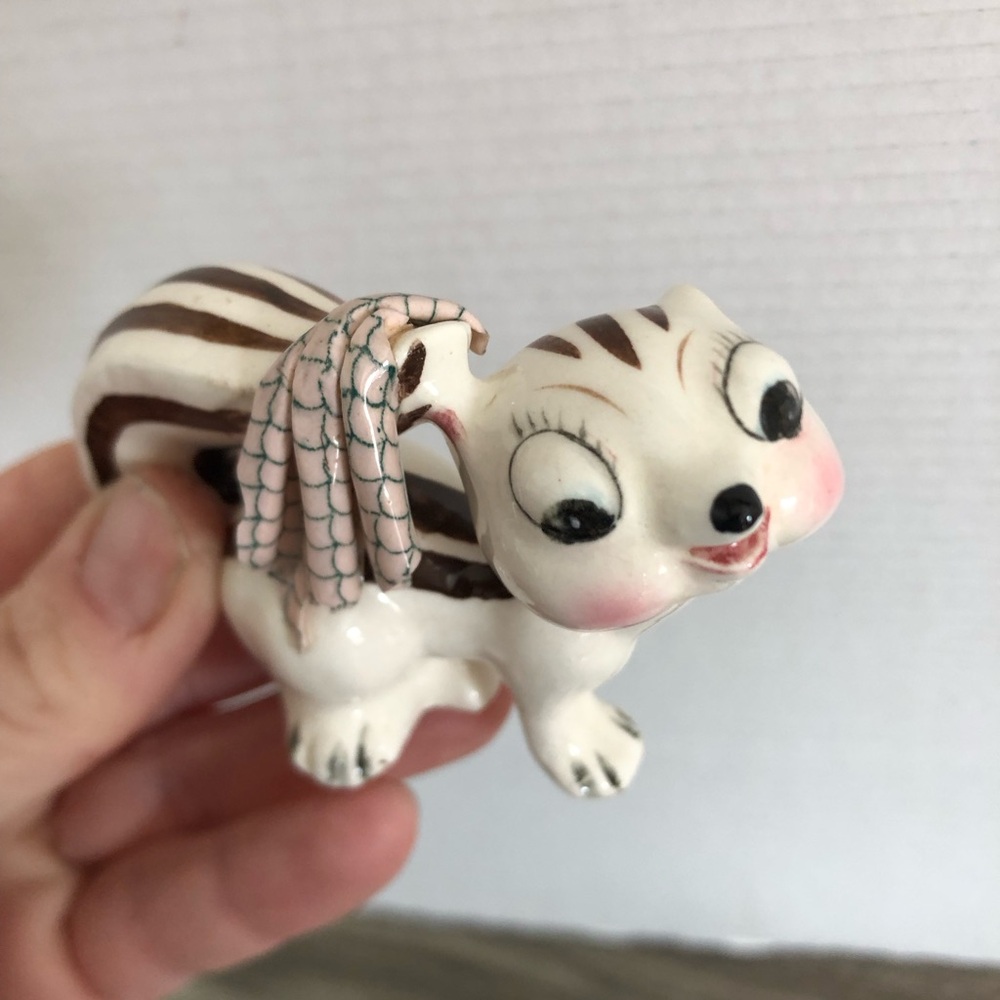 Vtg Anthropomorphic Chipmunk Figurine - Picture 9 of 15